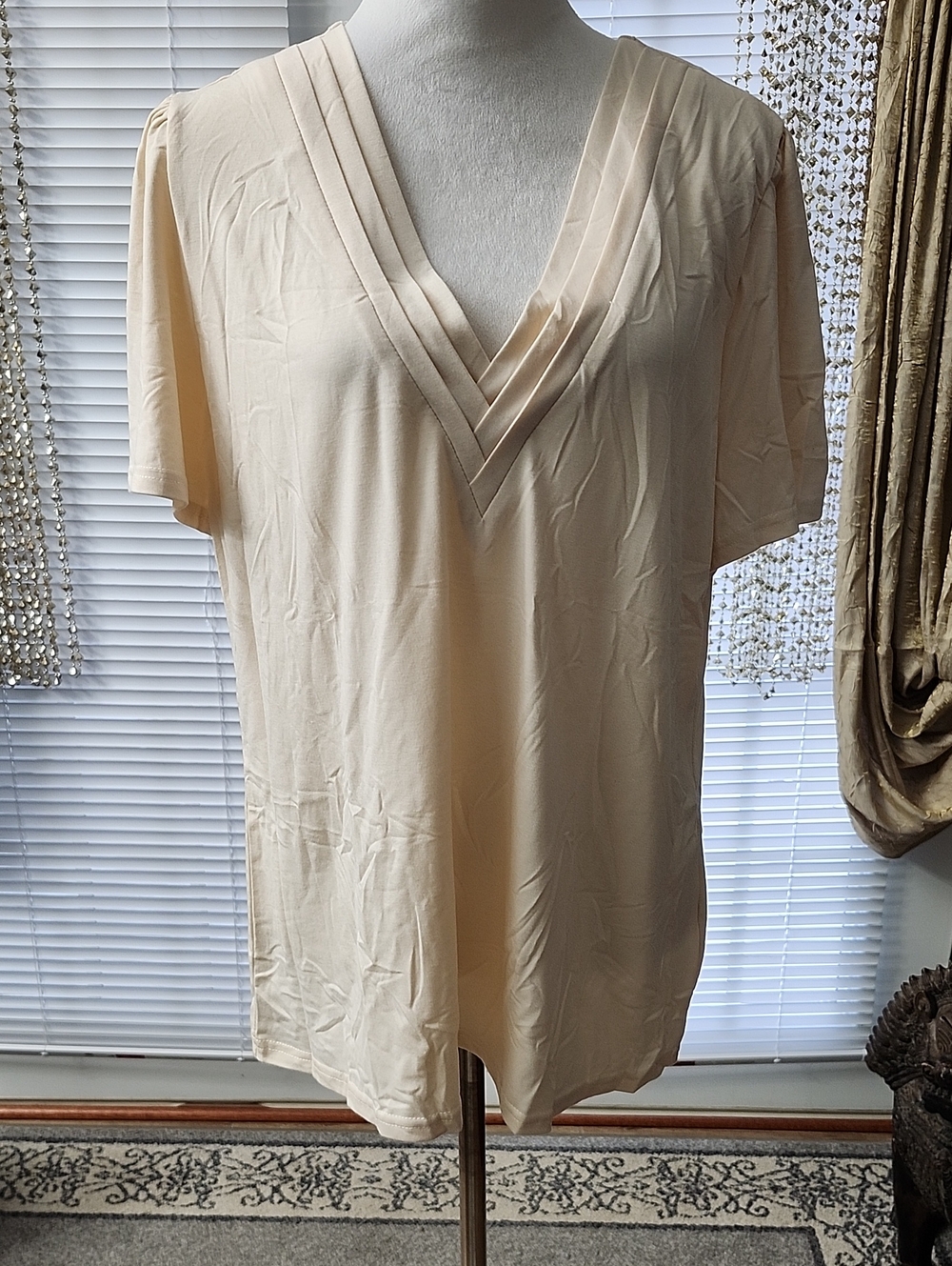 V-Neck Short Sleeve Tee in Cream